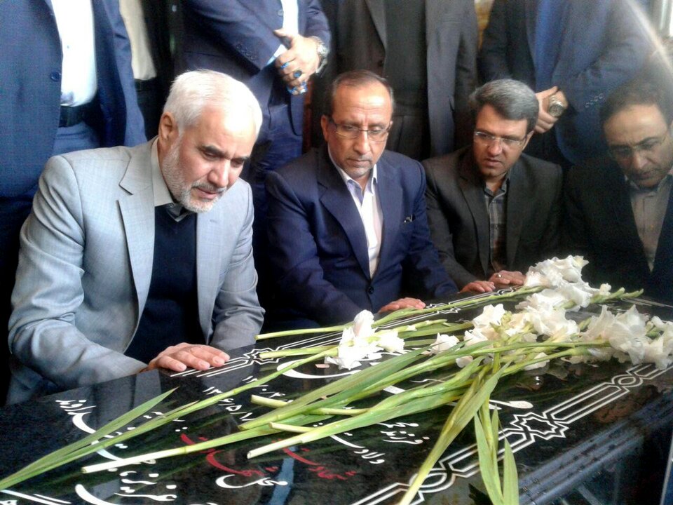 حضور استاندار اصفهان بر سر مزار شهید حججی
