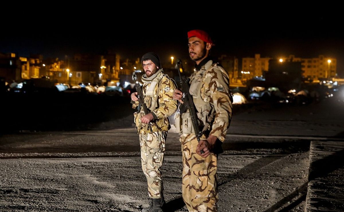 کمک‌رسانی ارتش به مردم زلزله‌زده