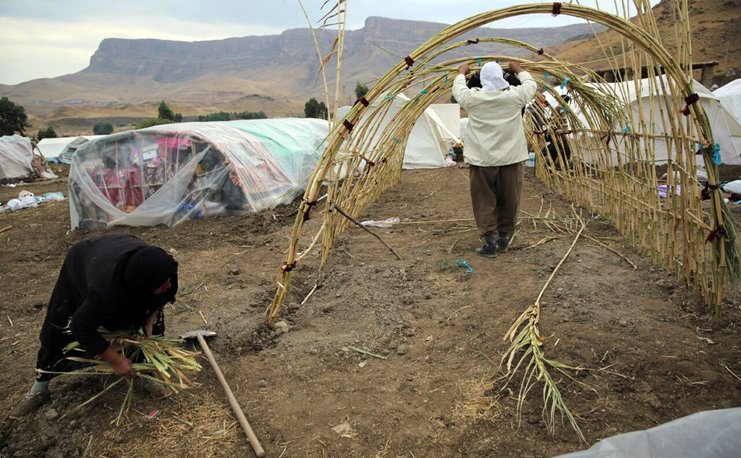 چادرهای زلزله‌زدگان زیر بارش باران