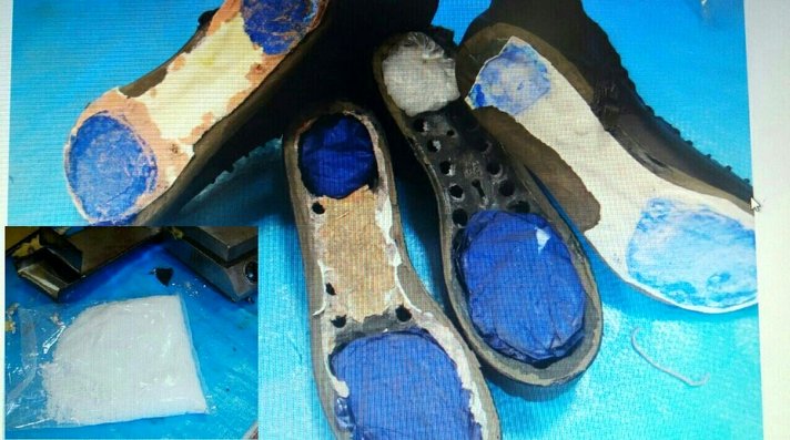 کشف ماده مخدر شیشه از داخل پاشنه کفش !