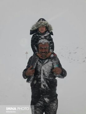نجات خانواده گرفتار شده در ارتفاعات گردنه بیژن