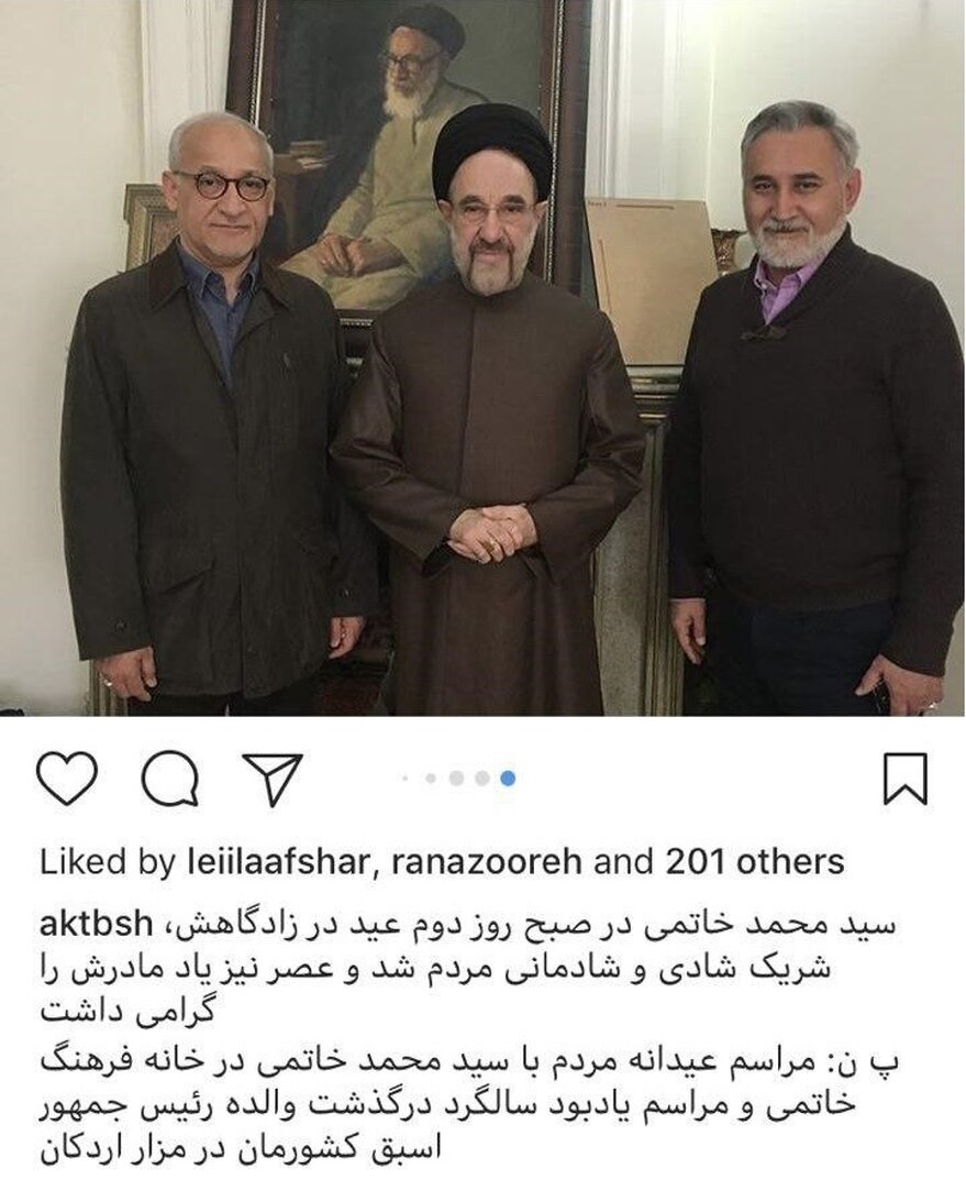 فرزندان آیت‎الله خاتمی، محمدرضا، محمد و علی کنار عکس پدر