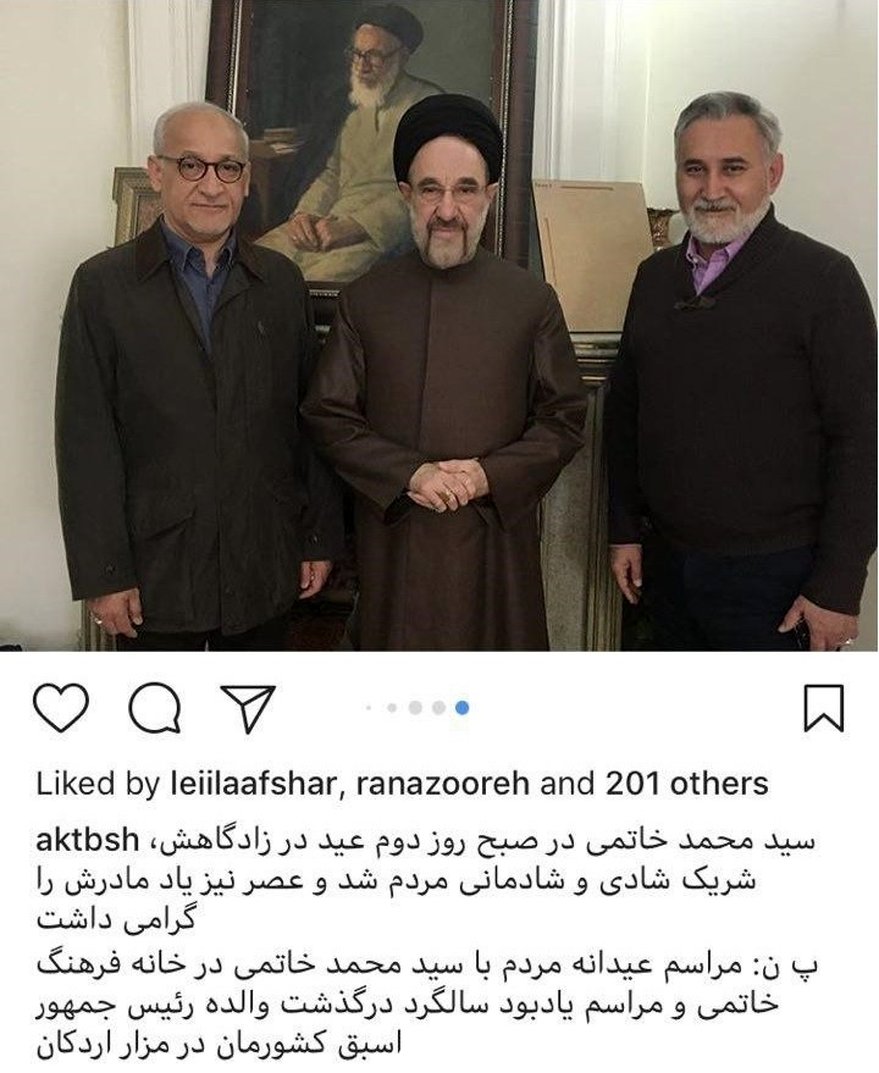 فرزندان آیت‎الله خاتمی، محمدرضا، محمد و علی کنار عکس پدر