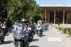 چهلستون، زیر چرخ موتورهای لهستانی