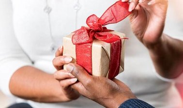 به شیرینی نخستین هدیه تولد