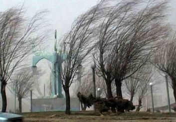 تغییر آرایش جوی در آسمان اصفهان؛ ورود سامانه بارشی قدرتمند و وزش باد از غرب