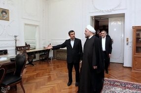 روحانی، اقتصاد گُل و بلبل تحویل گرفت؟!