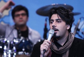 احسان خواجه امیری در اصفهان می خواند