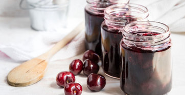 طرز تهیه مربای آلبالو خانگی