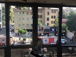 نجات ۱۱ نفر از آتش‌سوزی یک ساختمان در نیاوران / تصاویر