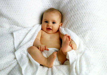 قنداق کردن نوزاد، فایده‌ای هم دارد؟