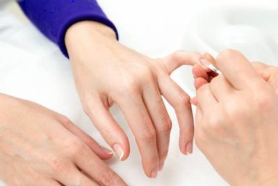 تمام مدلهای فرنچ ناخن را در خانه انجام دهید + آموزش