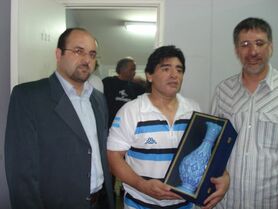 پیراهنی که به جای موزه به احمدی نژاد رسید!