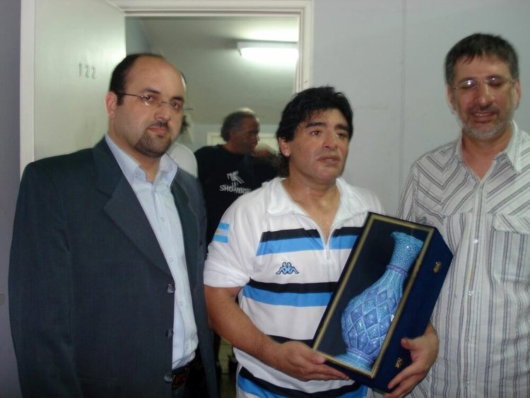 پیراهنی که به جای موزه به احمدی نژاد رسید!