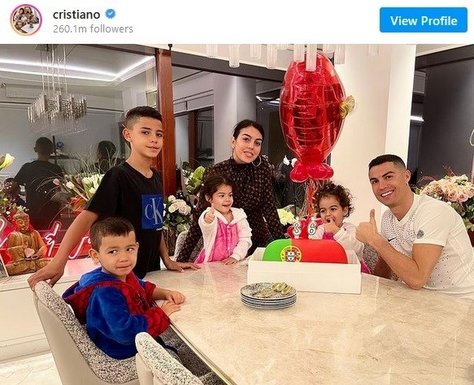 رونالدو: متأسفم که نمی‌توانم قول بدهم ۲۰ سال دیگر هم در این سطح بازی خواهم کرد