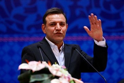 اسم عزیزی خادم را گذاشته ام زورو! / عملکرد او جز فضاحت چیزی در پی نخواهد داشت