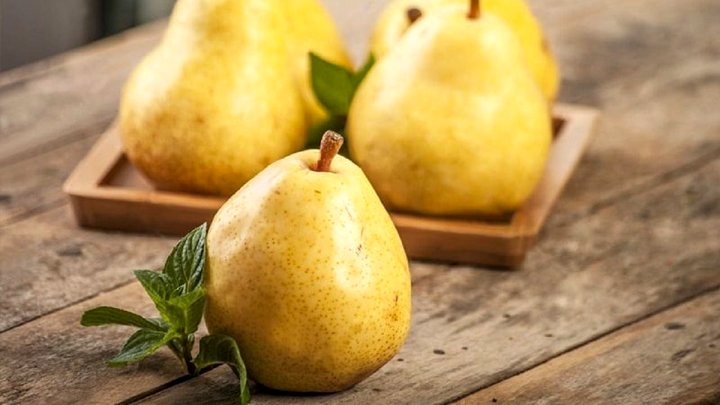 دارایی نژاد: گلابی ۱۲۰ هزار تومانی در بازار قاچاق است