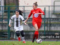 مشکل یاسمن فرمانی رنگ «لِگ» بود یا حجاب؟