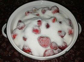 طرز تهیه مربای توت فرنگی و نکاتی برای تهیه آن