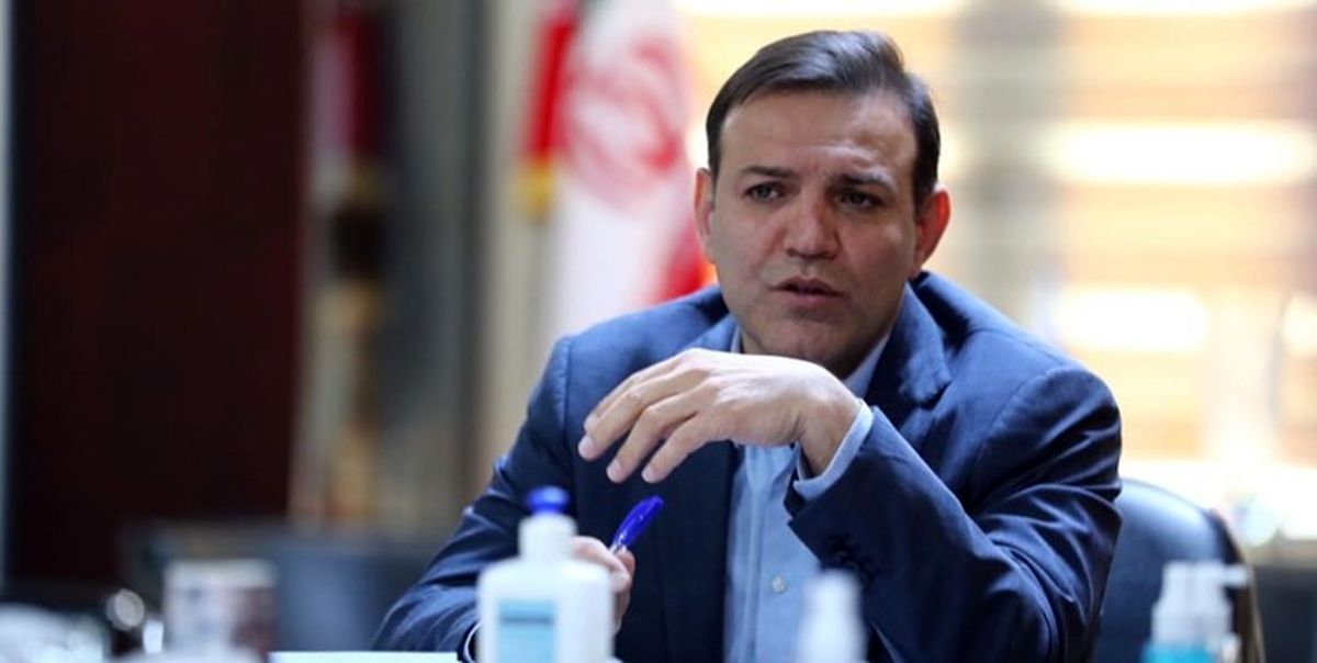 عزیزیخادم: این همه سکوت در حمایت از تیم ملی عجیب است