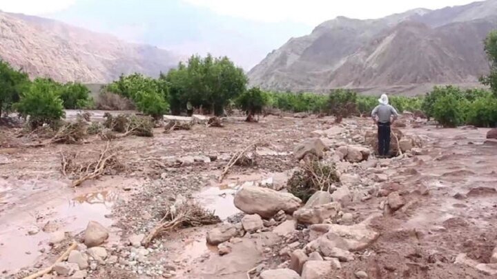 محور آزادراه شرق اصفهان مسدود است