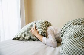 ۹ علت بی‌خوابی و چند راهکار ساده برای درمان آن