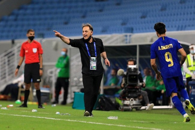 نامجو مطلق: به استقلال چوب حراج زده‌اند/ ویلموتس ایران را اسیر گرداب کرد