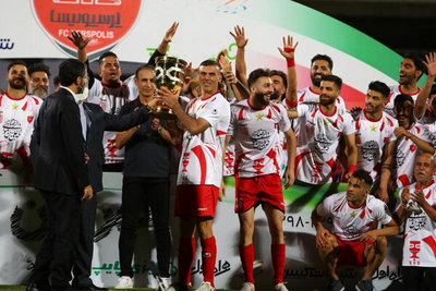 جام از دستان کاپیتان پرسپولیس جدا نمی‌شود