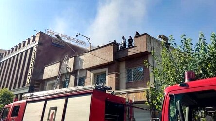 نجات ۱۸ نفر از افراد محبوس شده میان دود غلیظ + تصاویر