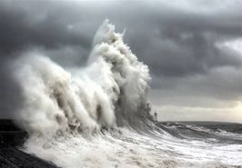 هواشناسی ایران ۱۴۰۰/۰۳/۲۴|هشدار امواج ۲.۵ متری در سواحل جنوبی کشور