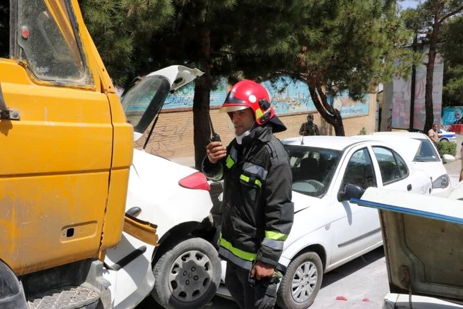 نقص فنی خودروی میکسر بتون به ۸ خودروی سواری آسیب زد