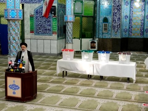 رئیسی: برای حل مشکلات مردم شب و روز نمی‌شناسم