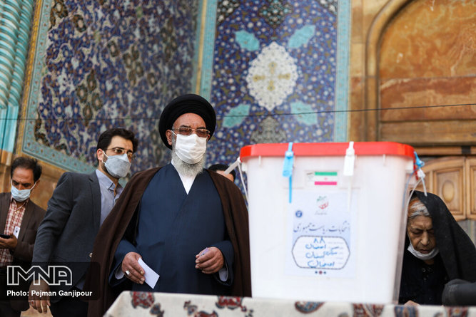 مردم با حضور پرشورشان نشان دادند بین افراد و نظام تفاوت قائل می‌شوند