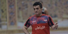بنا برای تشویق شاگردانش دست به جیب شد/ هدیه دلاری آقای خاص به فرنگی کاران