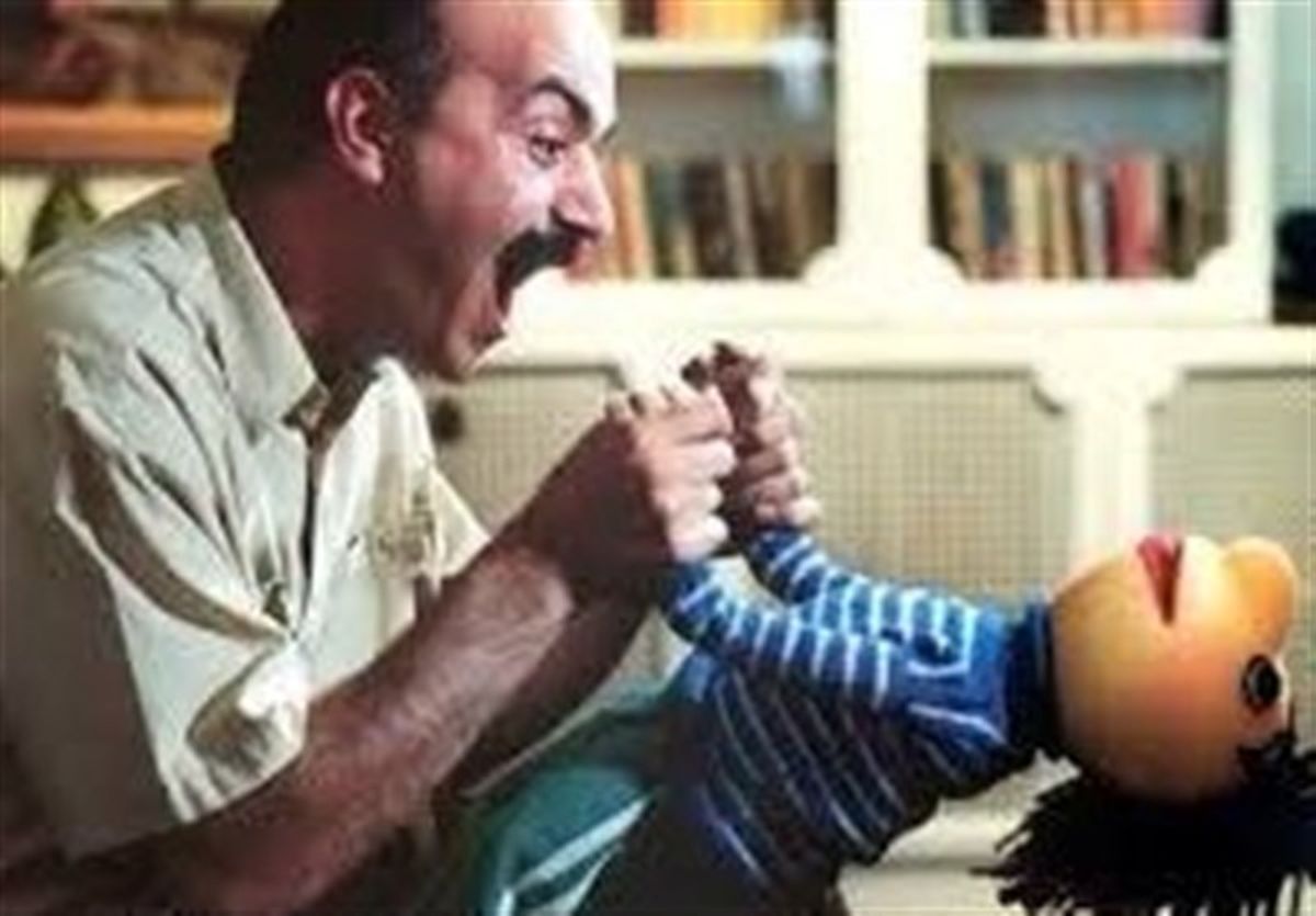 آقای مجری &quot;کلاه قرمزی&quot; را در تلویزیون گذاشت و به &quot;مهمونی&quot; نمایش‌خانگی رفت