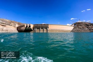 امروز خروجی سد زاینده‌رود کاهش می‌یابد