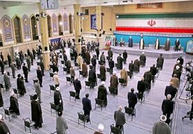 رهبر معظم انقلاب در مراسم تنفیذ: مسیری که کشور و ملت را به حقوق خود می‌رساند توسل به ارزش های انقلاب است
