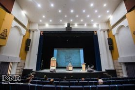 پای سالن‌های تئاتر اصفهان لنگ می‌زند