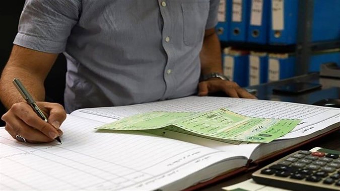 مجادله بر سر برگ سبز خودرو