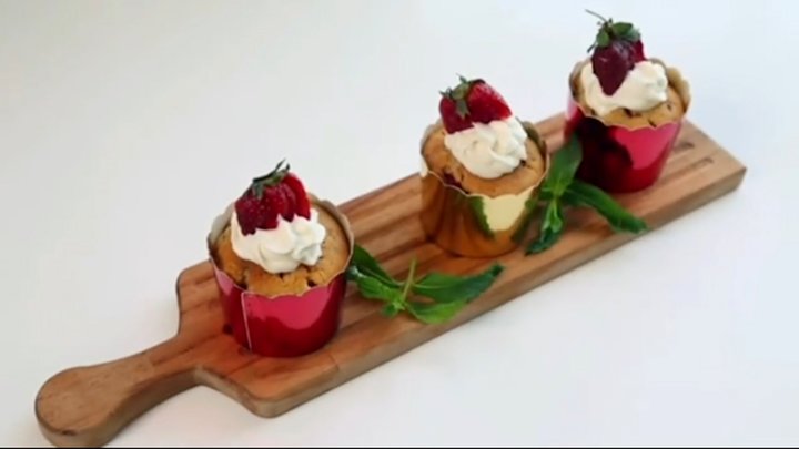 طرز تهیه کاپ کیک توت فرنگی + فیلم