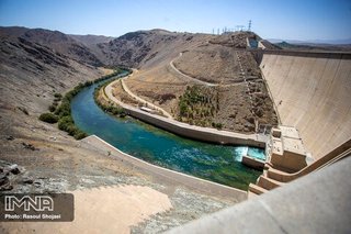 آبی که از سد زاینده‌رود رهاسازی می‌شود بیش از نیاز شرب است