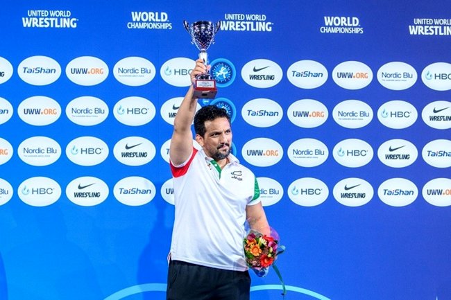 درستکار: برخی کشتی‌گیران هوشیارتر بودند، قهرمان می‌شدیم