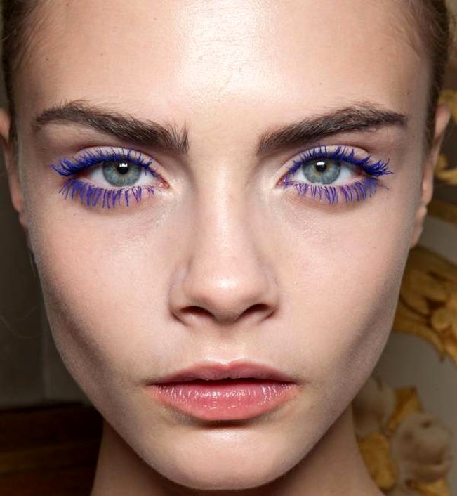 آموزش تصویری آرایش چشم با ریمل رنگی