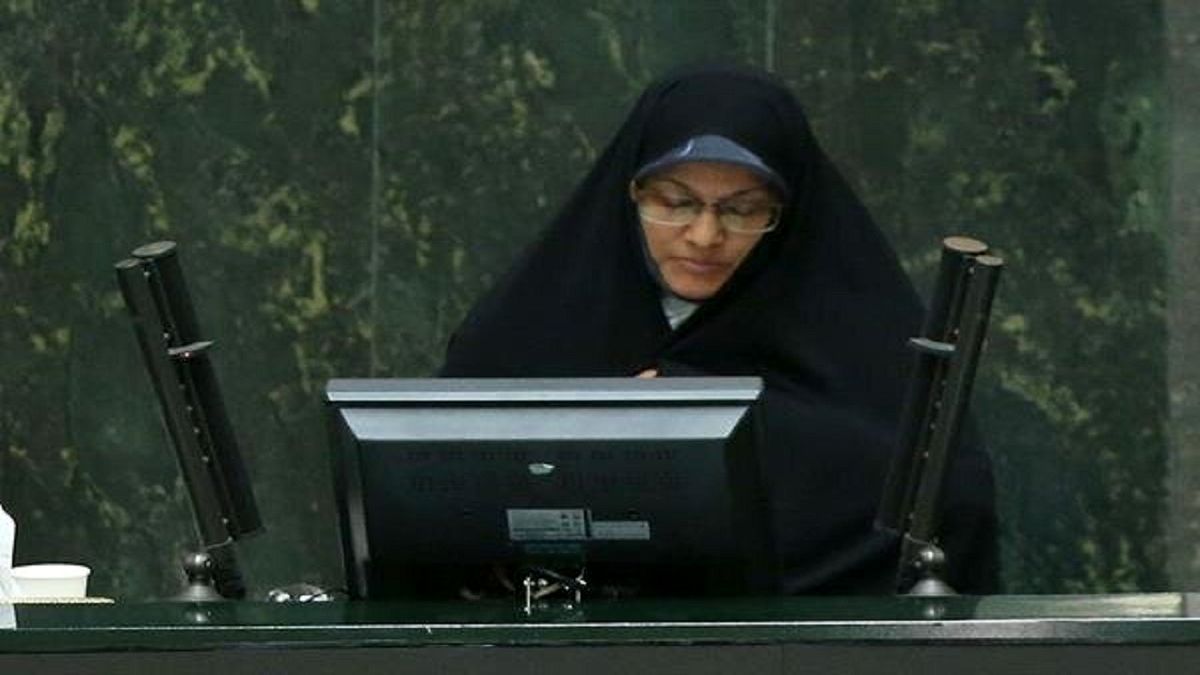 الهیان : چرا وزیر بهداشت واکسیناسیون شتاب زده افراد زیر ۱۸ سال را شروع کرده است؟