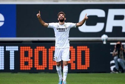 قرارداد بازیکن تیم ملی فوتبال ایران با باشگاه شارلوا تمدید شد