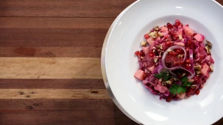 طرز تهیه سالاد انار و لبو + فیلم