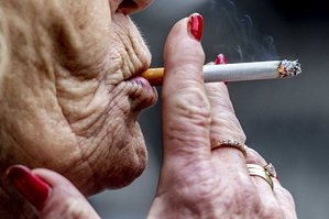 سیگار کشیدن زنان چه بلایی بر سر بدن آنها می آورد؟