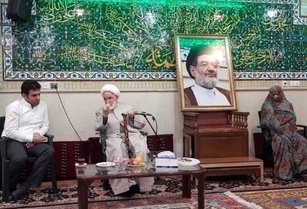 دیدار مهدی کروبی با خانواده مرحوم سیدعلی اکبر محتشمی پور در دارالزهراء (س)