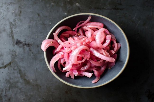 طرز تهیه ترشی پیاز قرمز