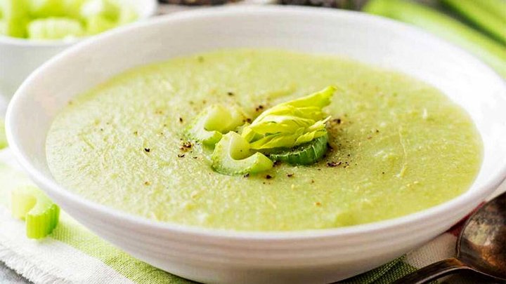 طرز تهیه سوپ کرفس برای سرماخوردگی به روش ساده + فیلم